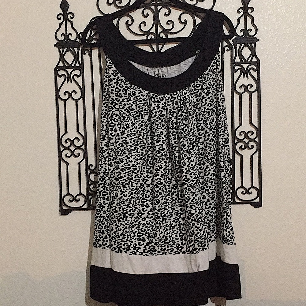 1X BLACK WHITE LEOPARD PRINT LONG BLOUSE TUNIC TOP ZOEY BETH - Picture 1 of 3